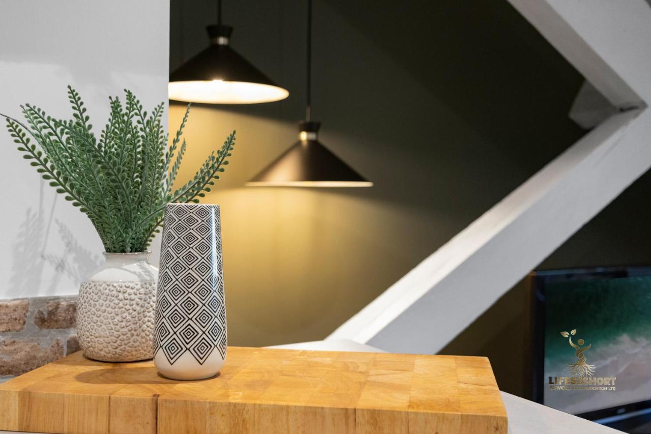 Luxe Courtyard Apartment For 4 Near Exeter City Centre Kültér fotó